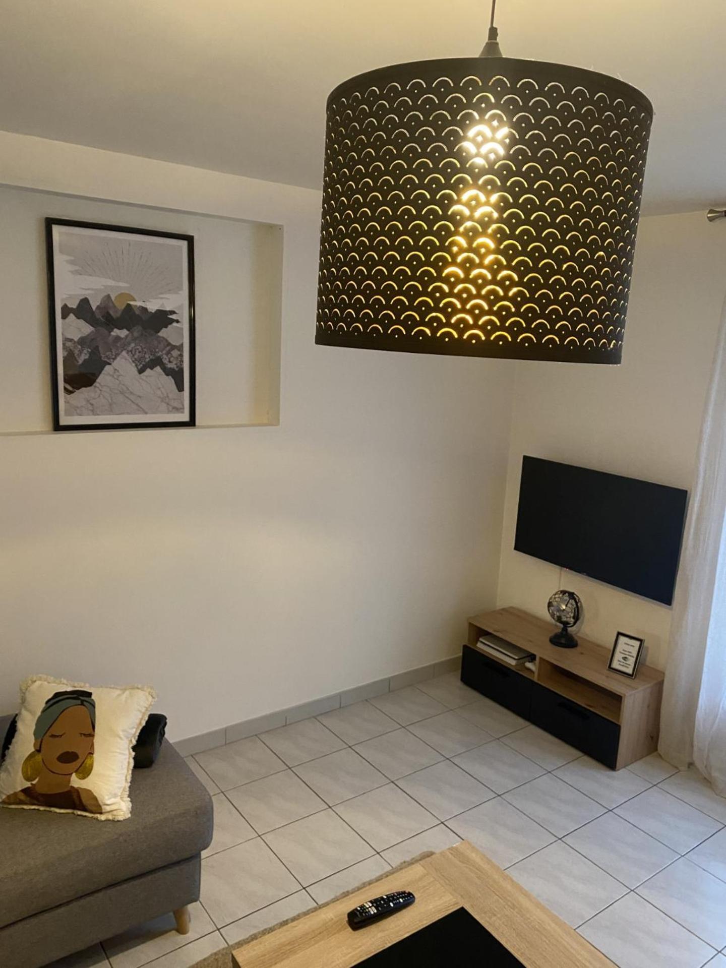 Appartement Tout Equipe 2 Chambres + Jardin Saix  Екстериор снимка
